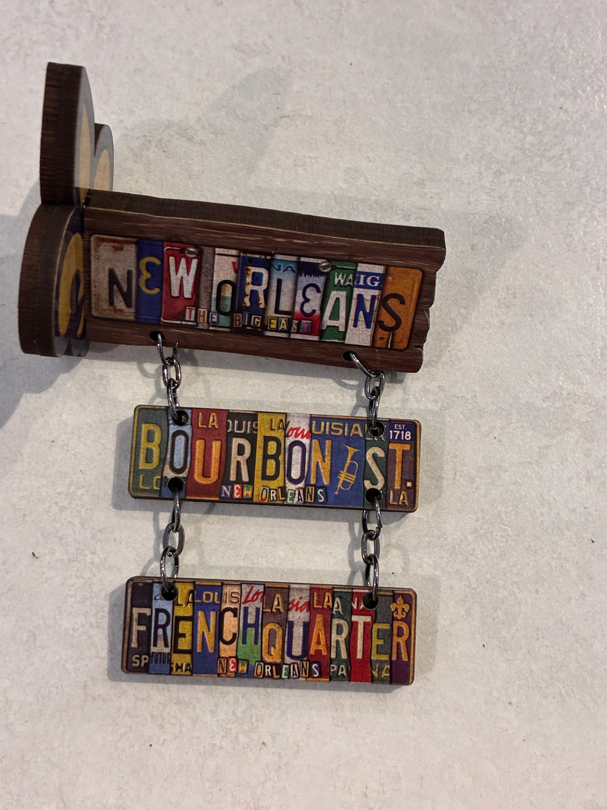 LICENSE PLATE HANGING MAGNET