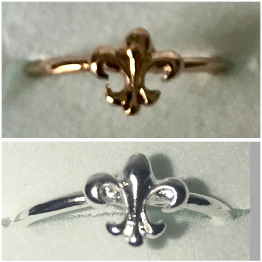 Pretty Petite Fleur De Lis Ring